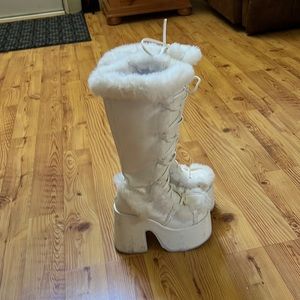 Demonia camel 311 white faux fur boots